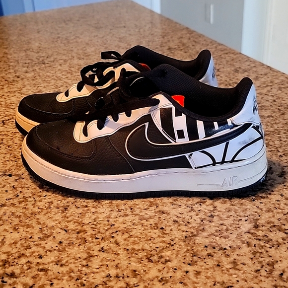 Nike Other - Nike Air Force 1 Low LV8 GS